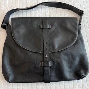 Kenneth Cole New York Black Leather Messenger Bag High Quality Belt Closure